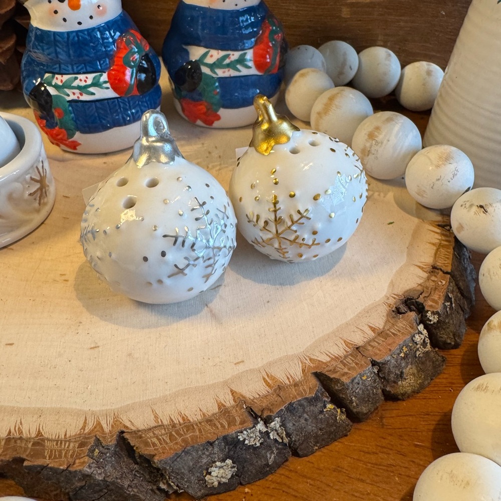 Festive Snowman Salt and Pepper Shaker Sets - Picture 3 of 11